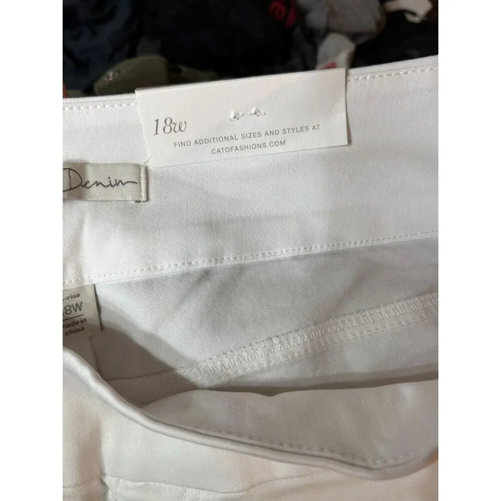 Cato NWT White Bermuda Shorts Womens 18W High Rise Plus Size Stretch Summer